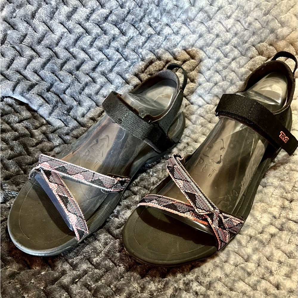 Teva Women's Black and Pink Sandals Size 9 NWOT.